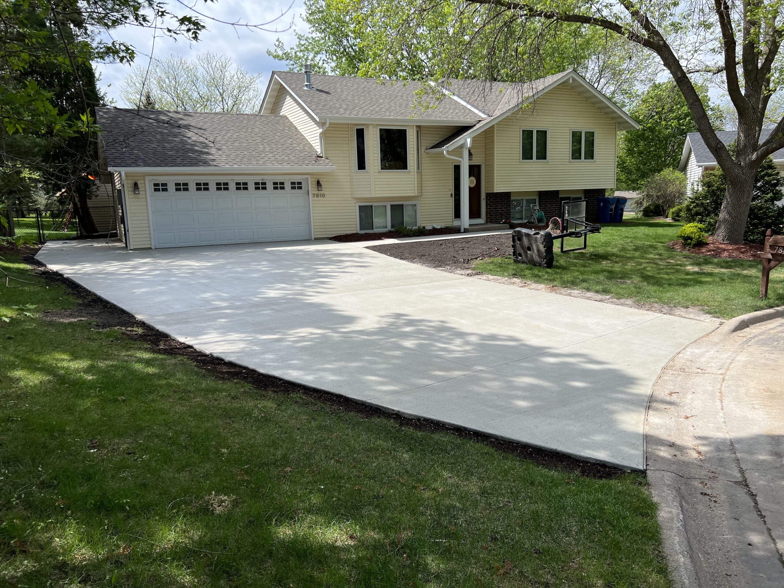 Concrete Driveway, Sidewalk and Curb pouring services for homes and businesses in the Twin Cities metro area.