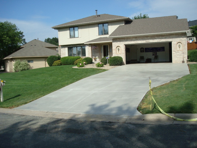 Driveway pouring and finishing for commercial and residential properties and applications in the Twin Cities metro area from Voehl Construction Inc.