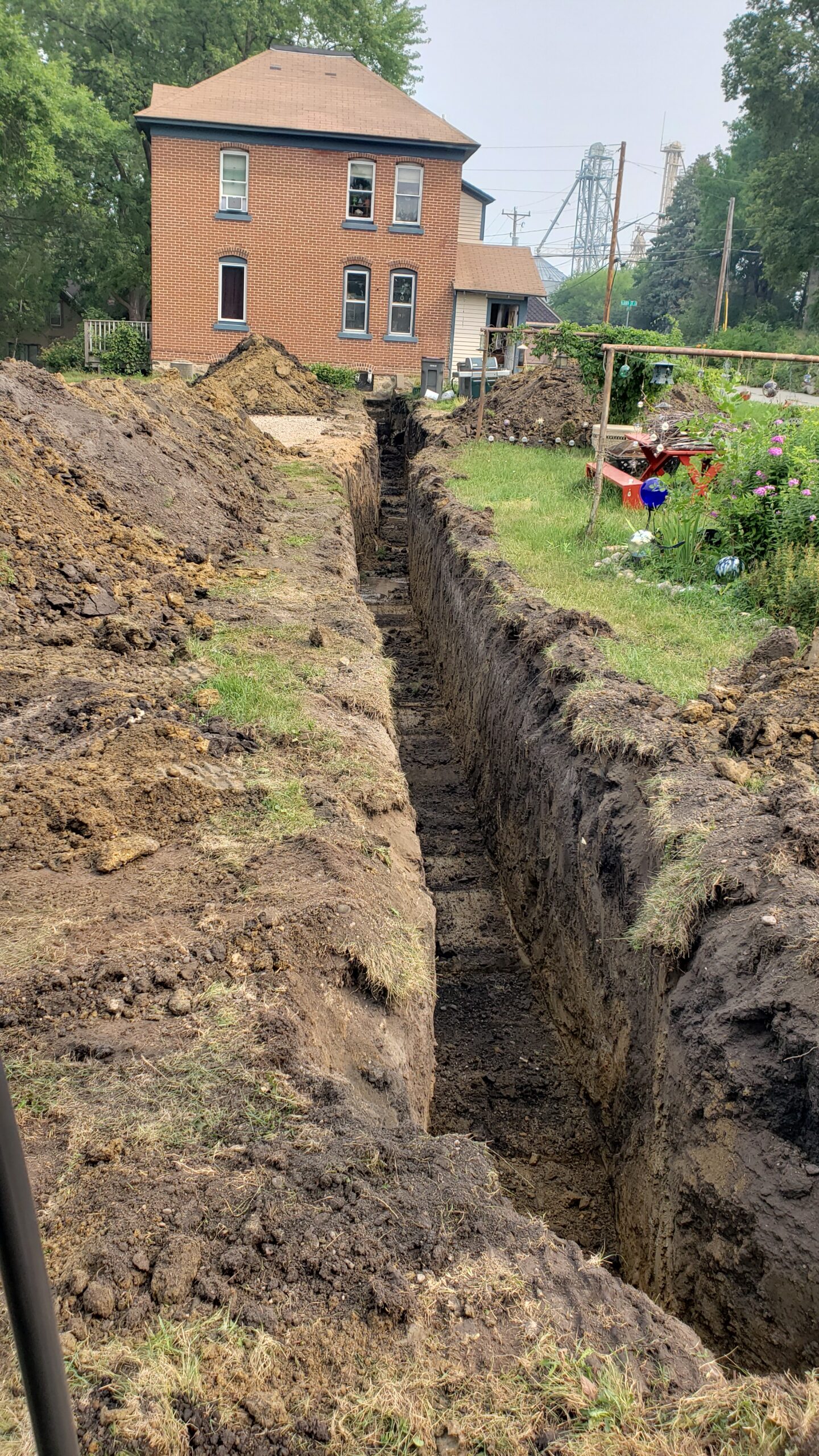 Trenching and hole digging services for new construction, remodels and repair of commercial and residential properties from Voehl Construction Inc.