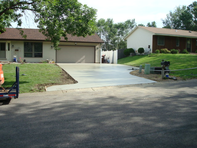Driveway pouring and finishing for commercial and residential properties and applications in the Twin Cities metro area from Voehl Construction Inc.